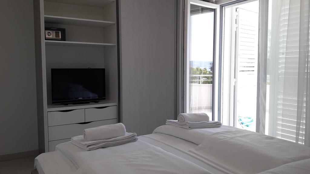 Villa-Apartments Karmel Kaštela Extérieur photo
