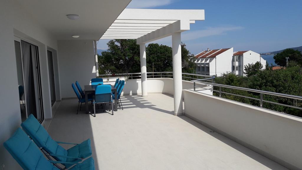 Villa-Apartments Karmel Kaštela Extérieur photo