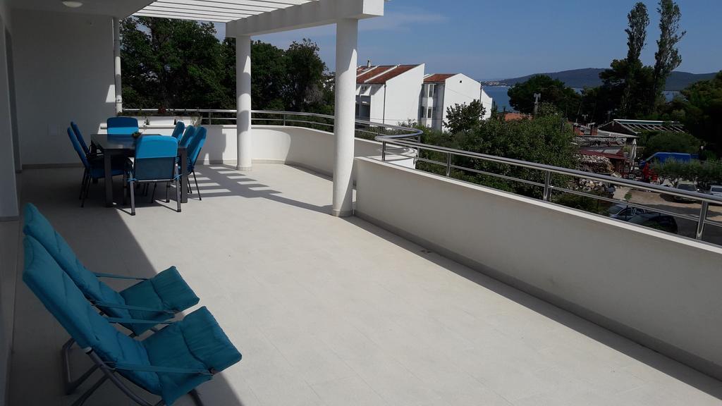 Villa-Apartments Karmel Kaštela Extérieur photo