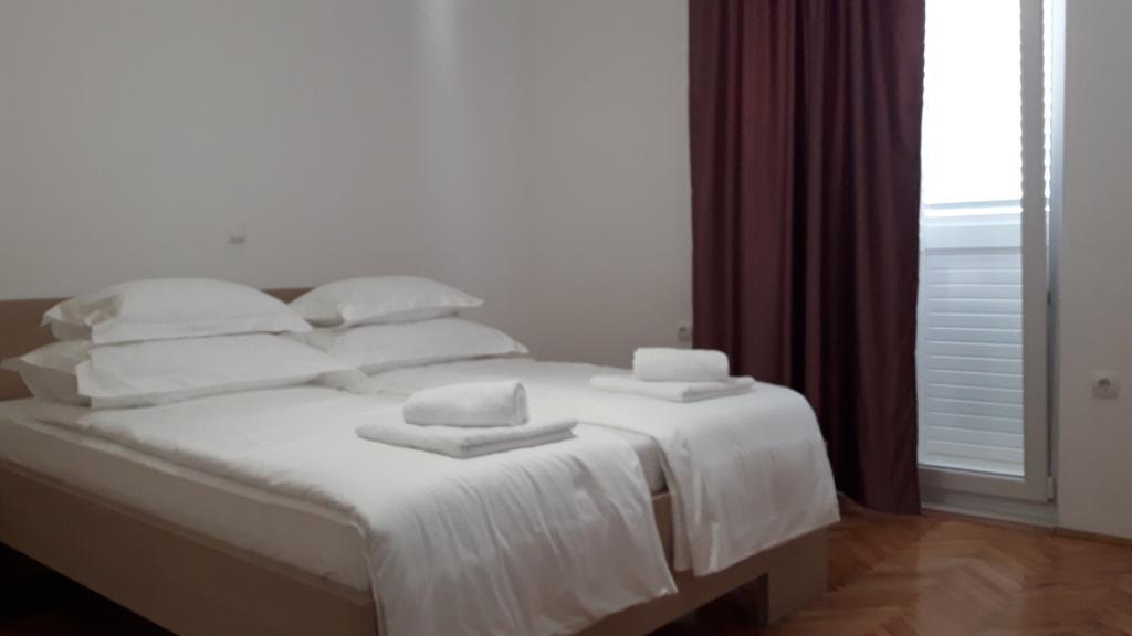 Villa-Apartments Karmel Kaštela Extérieur photo