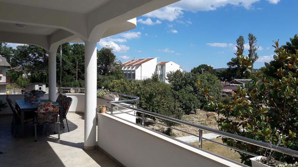 Villa-Apartments Karmel Kaštela Extérieur photo